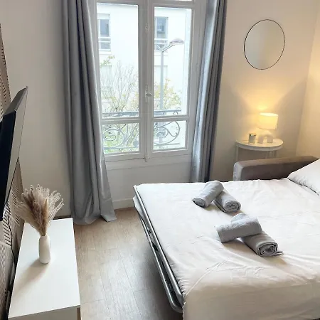 Lumineux Et Calme - Netflix, Chu Et Metro 14 Le Kremlin-Bicetre