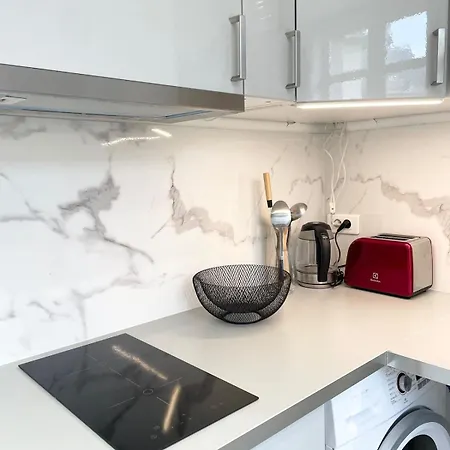 Apartment Lumineux Et Calme - Netflix, Chu Et Metro 14 *